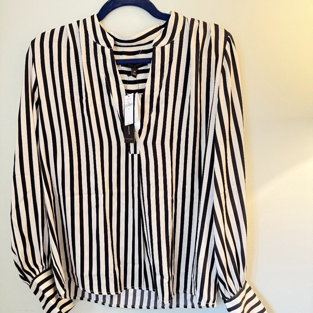 NWT Banana Republic Blouse Top Ivory/Black Striped V Neck Pullover